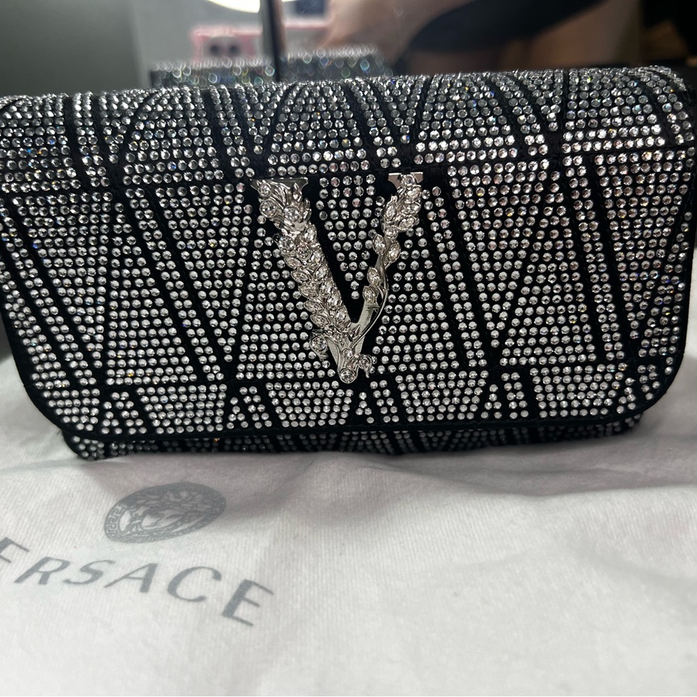 VERSACE
Crystal Chain-Link Clutch